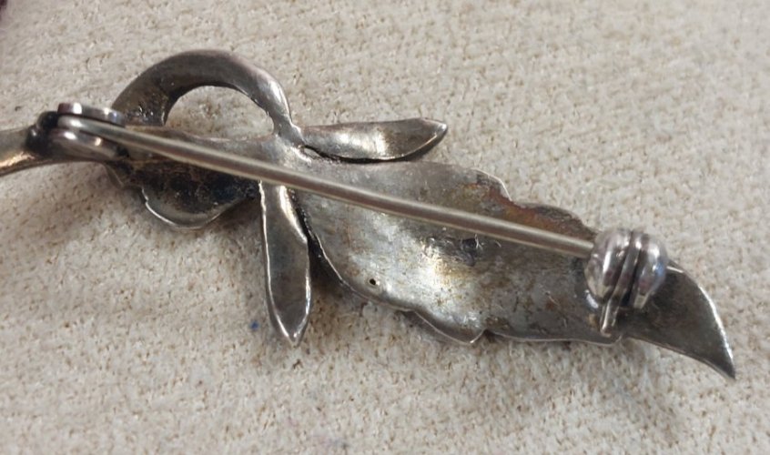 Ancienne broche, en argent, décor marcassites