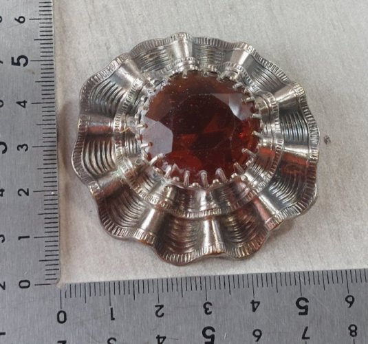 Ancienne broche en métal argenté et résine orange, vintage