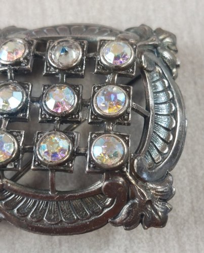 Ancienne broche en métal argenté et strass, vintage