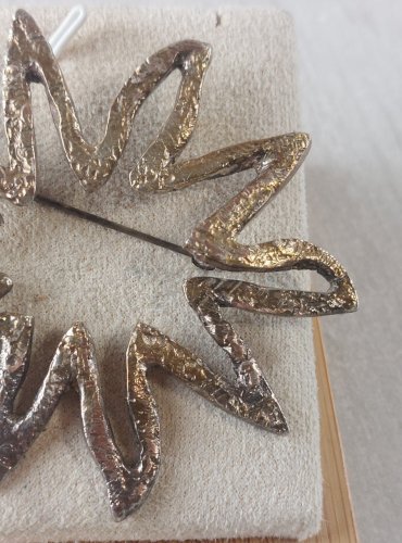 Ancienne broche, en métal argenté, IKSCO, vintage ^
