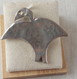 Ancienne broche en métal argenté, oiseau, Metal Pointus Paris ^