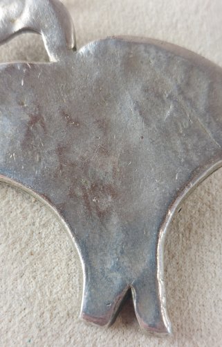 Ancienne broche en métal argenté, oiseau, Metal Pointus Paris ^