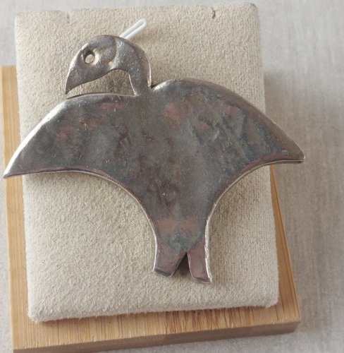Ancienne broche en métal argenté, oiseau, Metal Pointus Paris ^