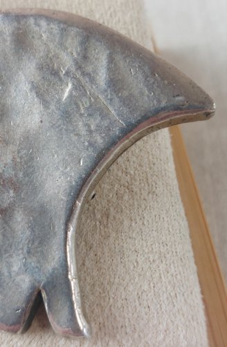 Ancienne broche en métal argenté, oiseau, Metal Pointus Paris ^