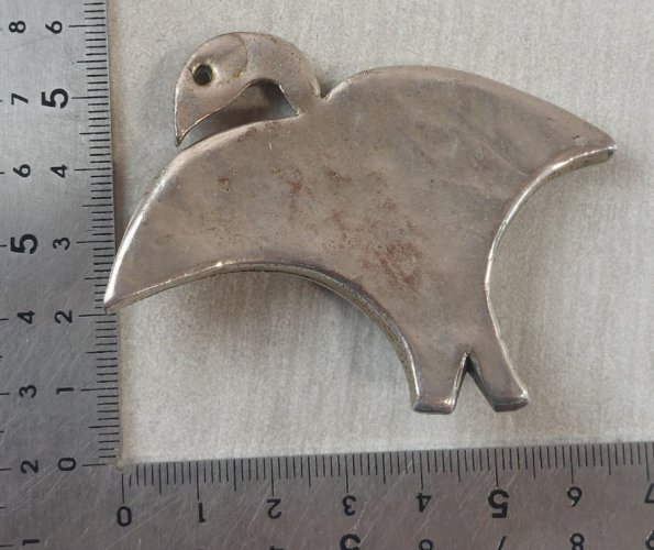 Ancienne broche en métal argenté, oiseau, Metal Pointus Paris ^