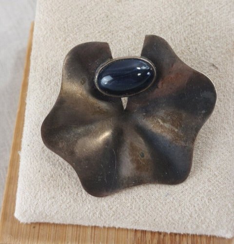 Ancienne broche en métal argenté, vintage