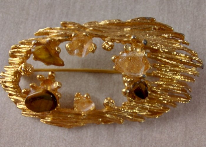  Ancienne broche, en métal doré, décor pierres, vintage