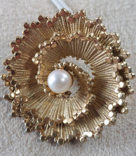 Ancienne broche, en métal doré et perles, Amerikaner AD Andreas Daub