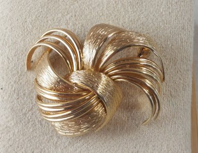 Vintage brooch, gold-plated metal, Henkel Grossé 1962, Dior