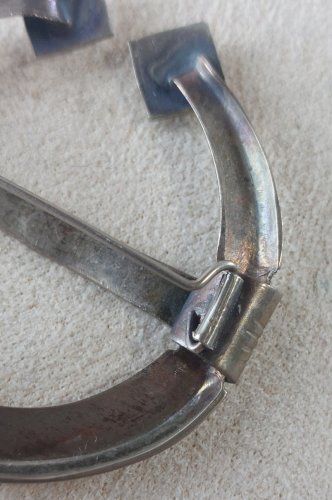 Ancienne broche fibule, en métal argenté