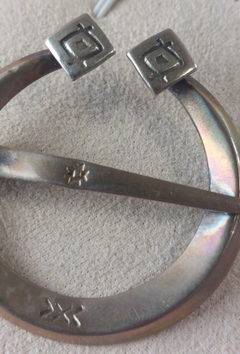 Ancienne broche fibule, en métal argenté