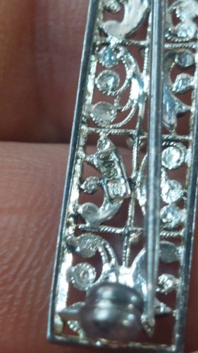 Ancienne broche, forme barre, style Alice Caviness, en argent 800