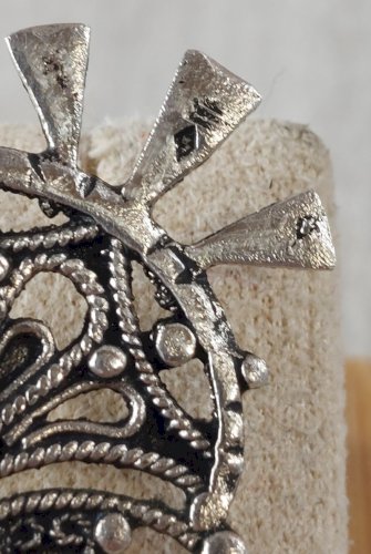 Ancienne broche, forme croix du sud / Agadez, en argent