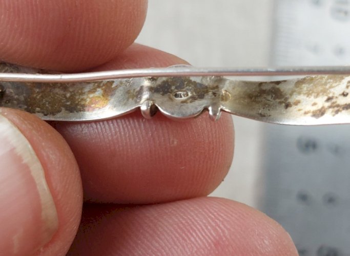 Ancienne broche, forme noeud, en argent, art deco