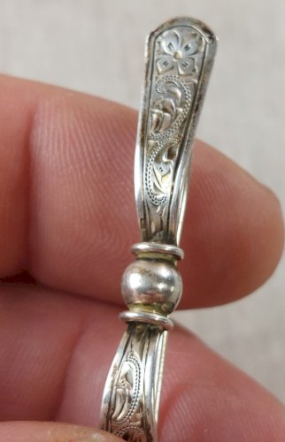 Ancienne broche, forme noeud, en argent, art deco