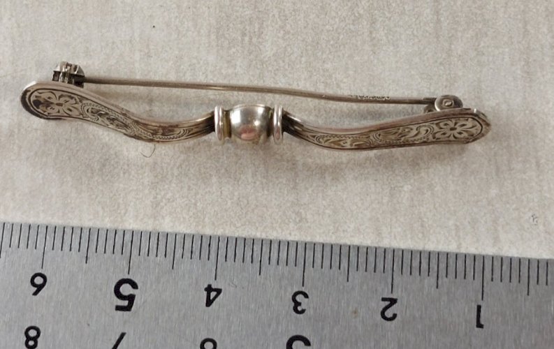 Ancienne broche, forme noeud, en argent, art deco