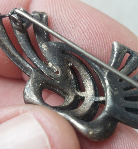 Ancienne broche, forme noeud, en argent