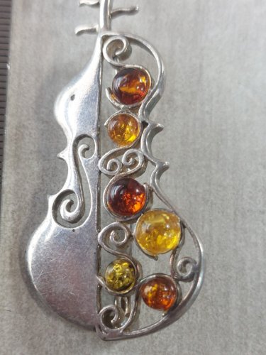 Ancienne broche forme violon / violoncelle, ambre et argent massif, vintage