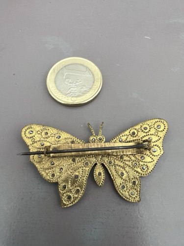 Ancienne broche papillon XIXe siècle clou acier biseauté unisexe collection