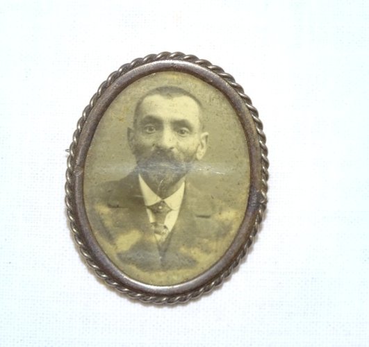 -ANCIENNE BROCHE PORTE PHOTO EN ARGENT poinçon Crabe dos Inscriptions Hébraïques