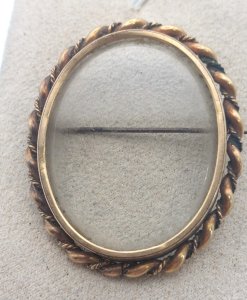 Ancienne broche porte photo, en métal doré ^