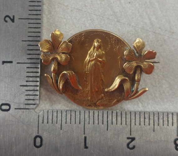 Ancienne broche religieuse, Vierge Marie, en plaqué or FIX, vintage