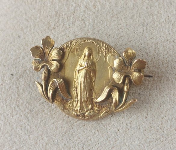 Ancienne broche religieuse, Vierge Marie, en plaqué or FIX, vintage