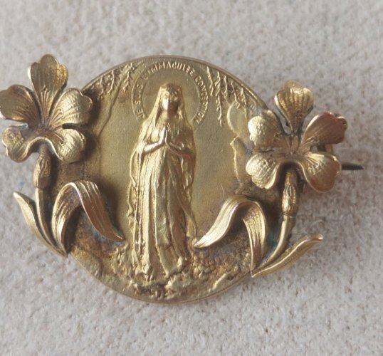 Ancienne broche religieuse, Vierge Marie, en plaqué or FIX, vintage