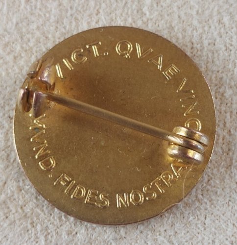 Ancienne broche, Sainte Marie, Victoria Qvae Vincit Mvndvm Fides Nostra