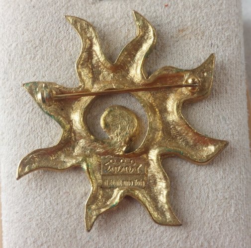Ancienne broche soleil, en métal doré, Il était une fois