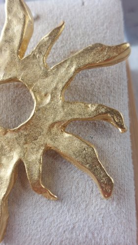 Ancienne broche soleil, en métal doré, Maria Galland Paris