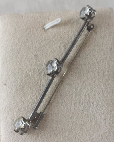 Ancienne broche strass, en argent ^