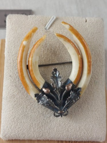 Ancienne broche, trophée de chasse, en argent