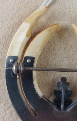 Ancienne broche, trophée de chasse, en argent