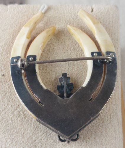 Ancienne broche, trophée de chasse, en argent