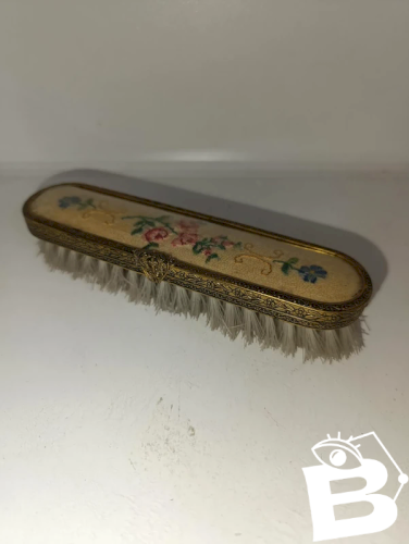 ancienne brosse a vetements decor floral en bon etat