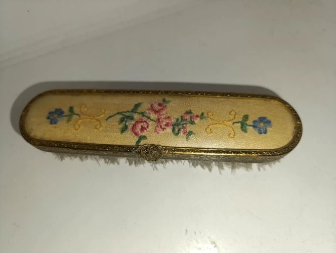 ancienne brosse a vetements decor floral en bon etat