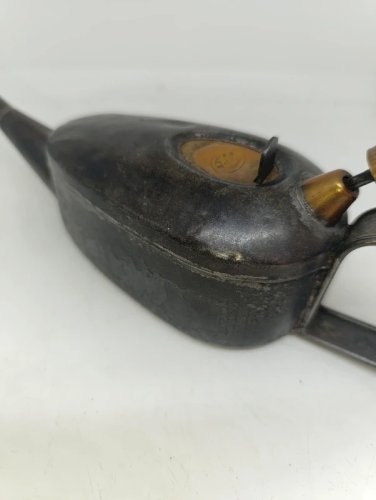 ancienne burette dhuile MG la francaise en bon etat