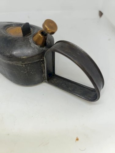 ancienne burette dhuile MG la francaise en bon etat
