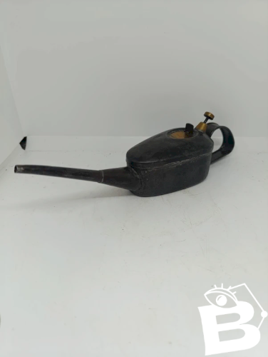 ancienne burette dhuile MG la francaise en bon etat