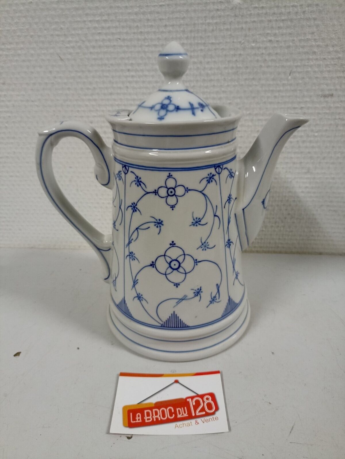 Cafetière Turque En Porcelaine Blanche Wilmax - 1000 Ml, élégante Et Pratique Pour Une Table Festive