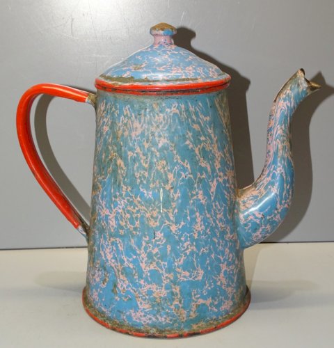 -ANCIENNE CAFETIERE EMAILLEE MARBREE BLEU ET BLANC  COLLECTION DECO    D