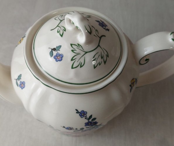 Ancienne cafetière / théière, décor vieux Strasbourg, céramique Villeroy & Boch ^