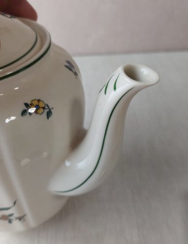Ancienne cafetière / théière, décor vieux Strasbourg, céramique Villeroy & Boch ^