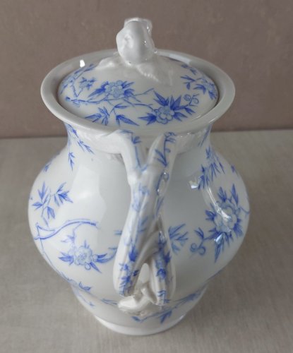 Ancienne cafetière / théière, en porcelaine de Sarreguemines, épines bleues