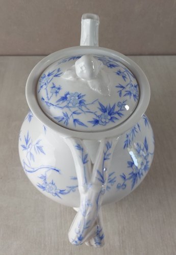 Ancienne cafetière / théière, en porcelaine de Sarreguemines, épines bleues