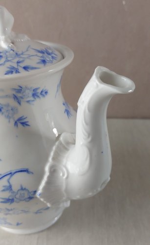Ancienne cafetière / théière, en porcelaine de Sarreguemines, épines bleues