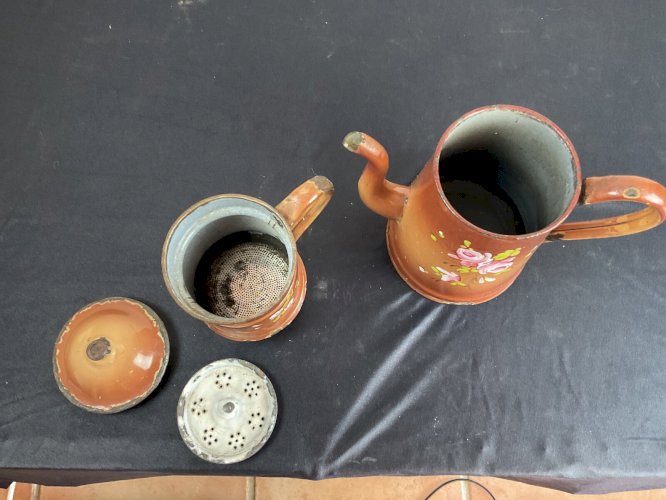 Ancienne Cafetiere Tôle Emaillée décor de roses