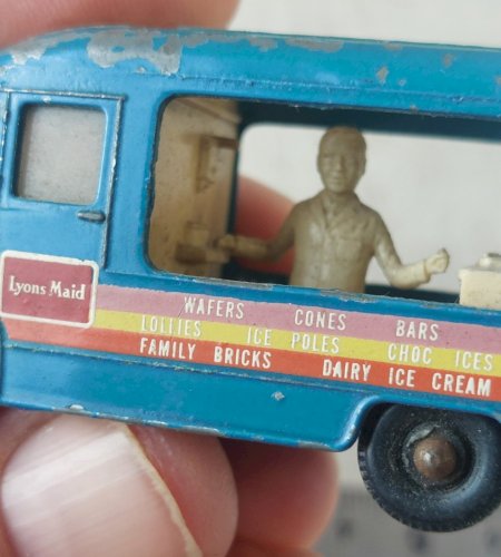 Ancienne camionnette, Commer Ice Cream Canteen, Lesney ^