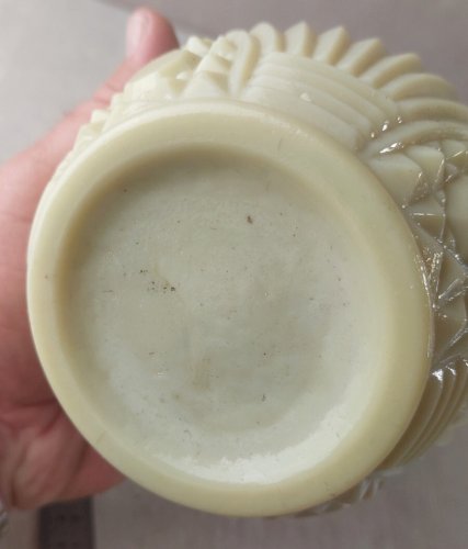 Ancienne carafe / cruche, en opaline / verre de lait